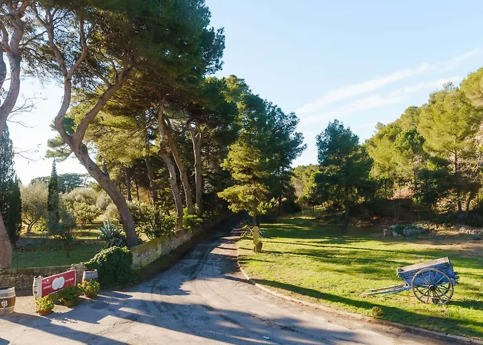 Villa Maisonnette De Charme Au Coeur D'un Domaine Viticole, Pres De La - Narbonne-plage - Fr-1-409-178 *