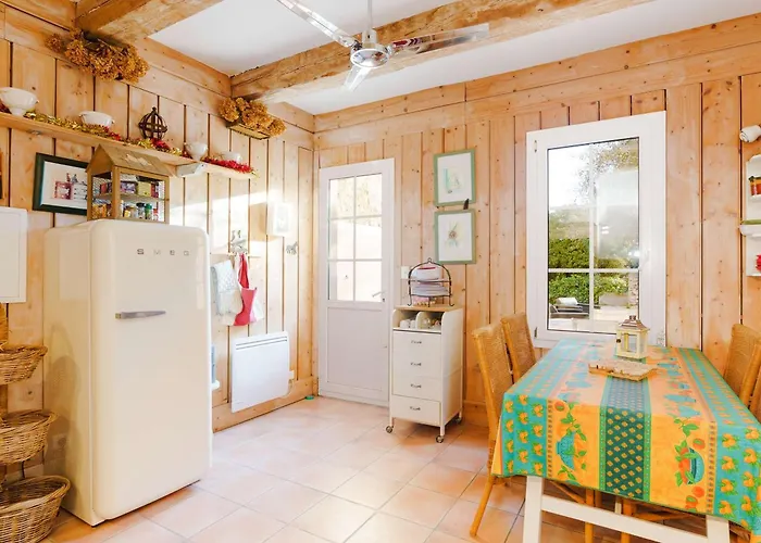 Maisonnette De Charme Au Coeur D'un Domaine Viticole, Pres De La - Narbonne-plage - Fr-1-409-178
